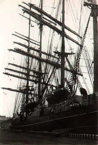 Die Kruzenstern war ein ehemals deutsches Schiff mit dem Namen Padua und ging als Reparationszahlung an die UdSSR.