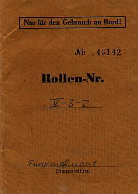 Die Rollennummer setz sich aus GA-GS-W zusammen. GA ist der Gefechtsabschnitt, GS ist die Gefechtsstation, W ist die Wache.