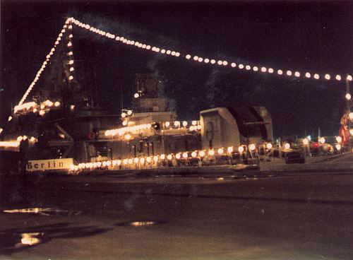 ...am Passagierkai in der Heldenstadt Leningrad...