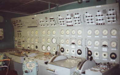 Steuerstand im Maschinenraum