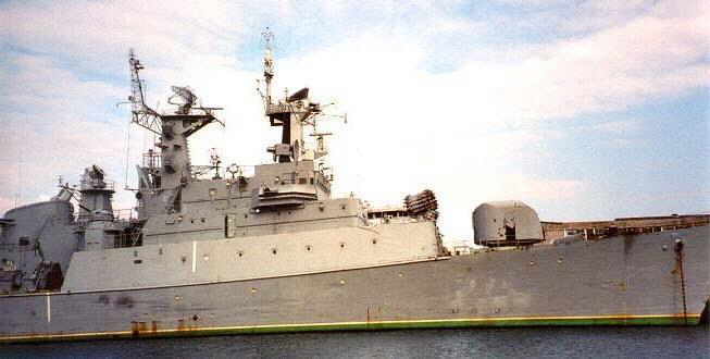 Das Schicksal der Berlin, im Sommer 1995 begann die Demontage der Berlin in Rostock. Hier im Bild eines der letzten Bilder der 'Rostock'